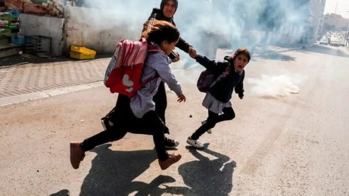 kids in gaza fleeing from tear gas near school photo afp