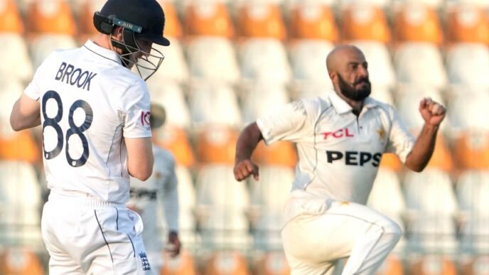 England collapse as Pakistan spinners shine on worn Multan pitch