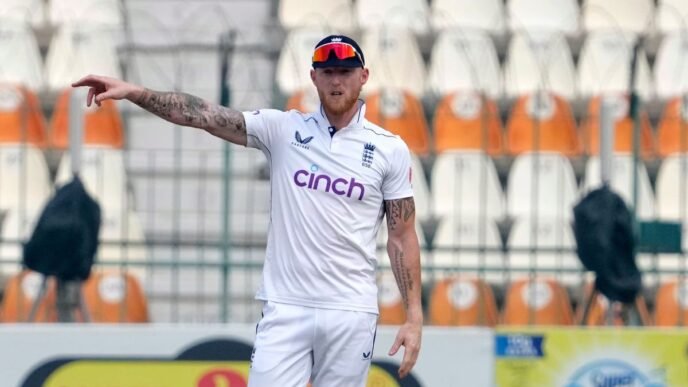 England struggle to clean up Pakistan tail on second morning in Multan