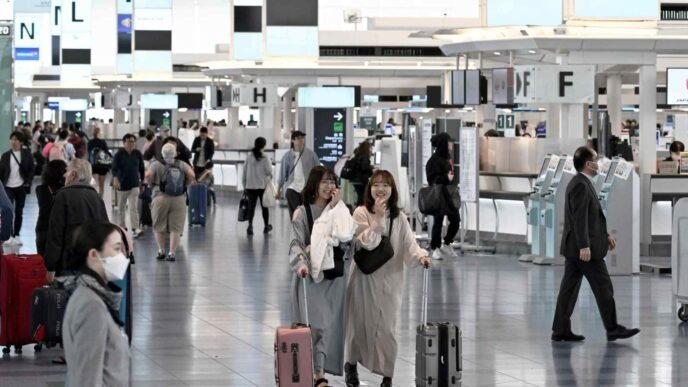 Japan's travel industry sees continued boom to Asian destinations