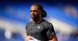 Jets acquire WR Davante Adams from Raiders, report says