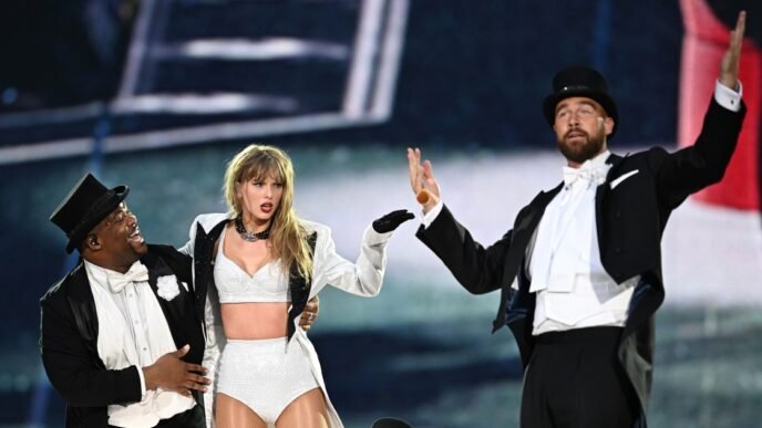 Khalen Saunders, brother of Taylor Swift backup dancer, picks off Patrick Mahomes