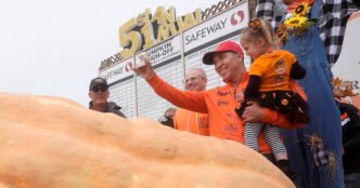 Minnesota teacher's 2,471-pound pumpkin wins California contest