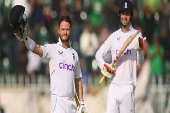 Pakistan stage comeback in second Test, break England's batting momentum