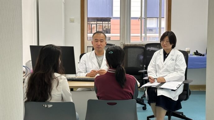 Ma Xiquan and his coworker conduct a medical consultation at the Shanghai Children