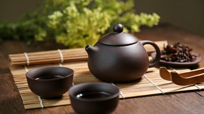 Zisha teapot and cups on a bamboo mat. Photo:VCG