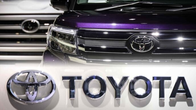 Toyota suffers from stronger yen and sluggish sales last quarter