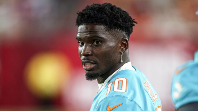 Tyreek Hill traffic violations that led to Dolphins star being handcuffed by police are dropped