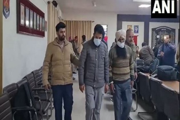 Amritsar Police arrests two smugglers with 10kg of heroin