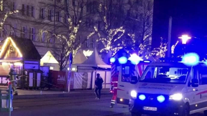 Car drives into crowd at German Christmas market