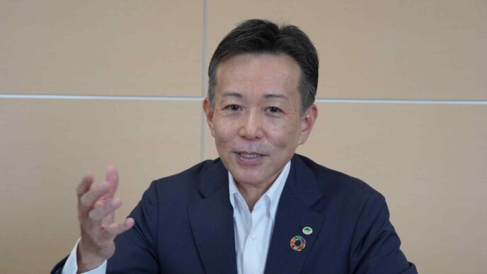 Hitachi executive Tokunaga to become president and CEO in April