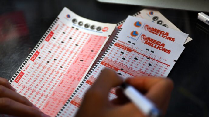 Mega Millions jackpot hits $1 billion ahead of Christmas Eve drawing