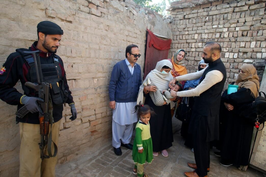 Pakistan begins last anti-polio vaccination campaign of the year after a surge in cases