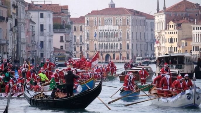 Santas take over Venice's Grand Canal in annual Christmas regatta