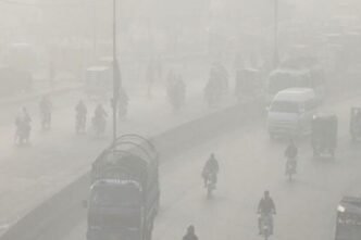 Severe smog blankets Karachi as cold wave intensifies