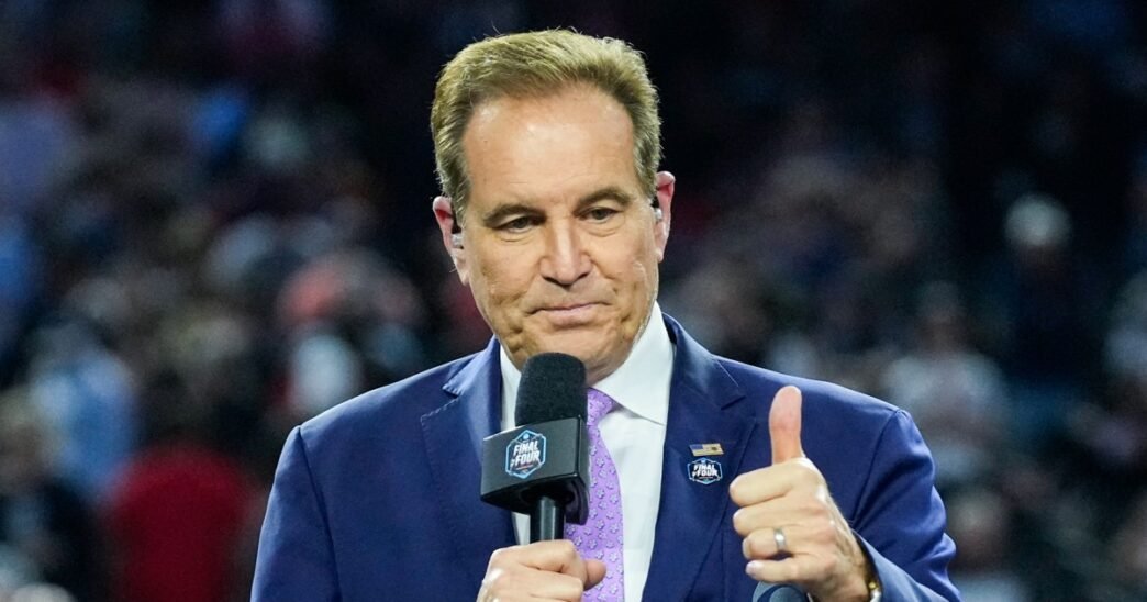 CBS’ Jim Nantz will reach a rare broadcasting milestone when he calls his 500th NFL game Sunday