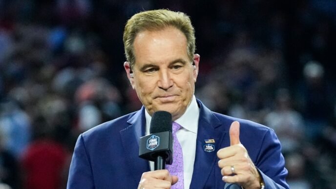 CBS’ Jim Nantz will reach a rare broadcasting milestone when he calls his 500th NFL game Sunday