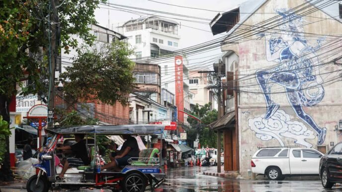 Entrepreneurs turn old Bangkok trade hub into trendy spot