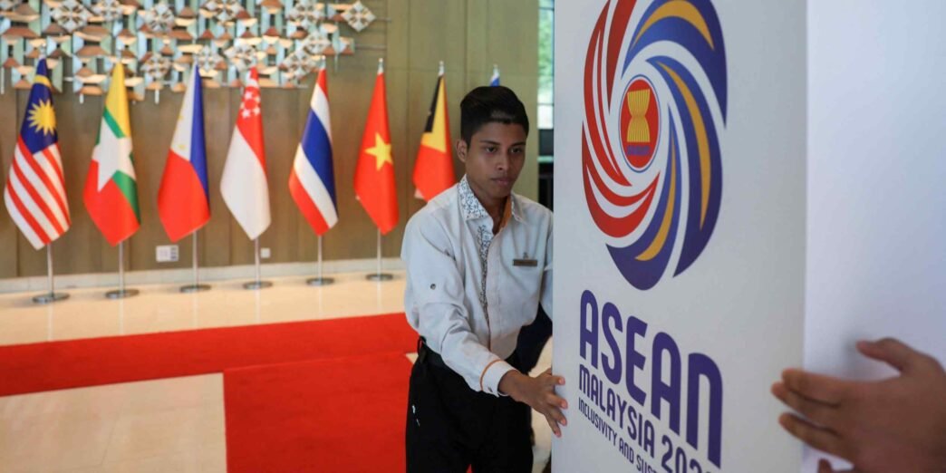 Malaysia calls on ASEAN members to show 'trust and support' for the bloc
