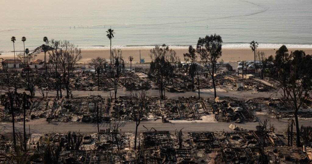 Officials hold briefing on Los Angeles wildfires