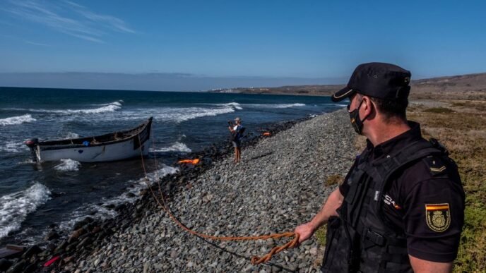 Spain says over 550 migrants reached its Canary Islands in 2 days