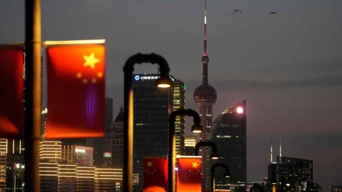 China's big bank shares mixed after $72bn capital injection unveiled