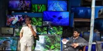 Indian legacy TV stagnates as Reliance boosts smart TV offers