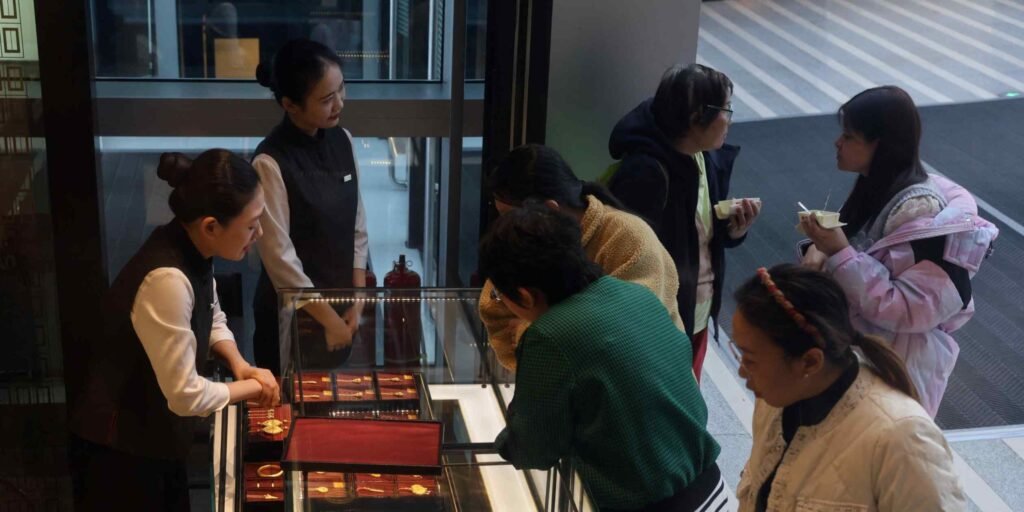 China buyers lift 'stateless' gold to new highs amid US tensions