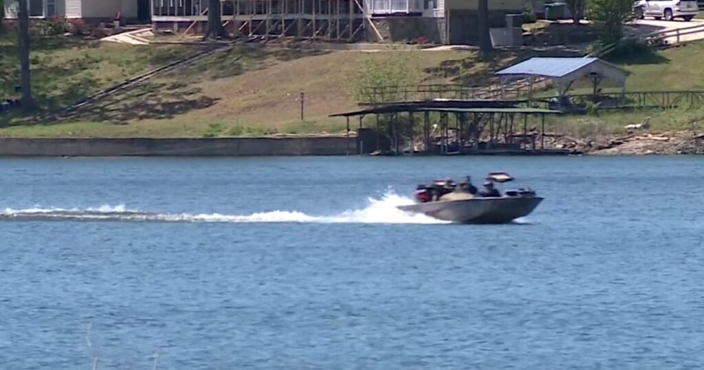 3 dead in boat crash at Alabama fishing tournament