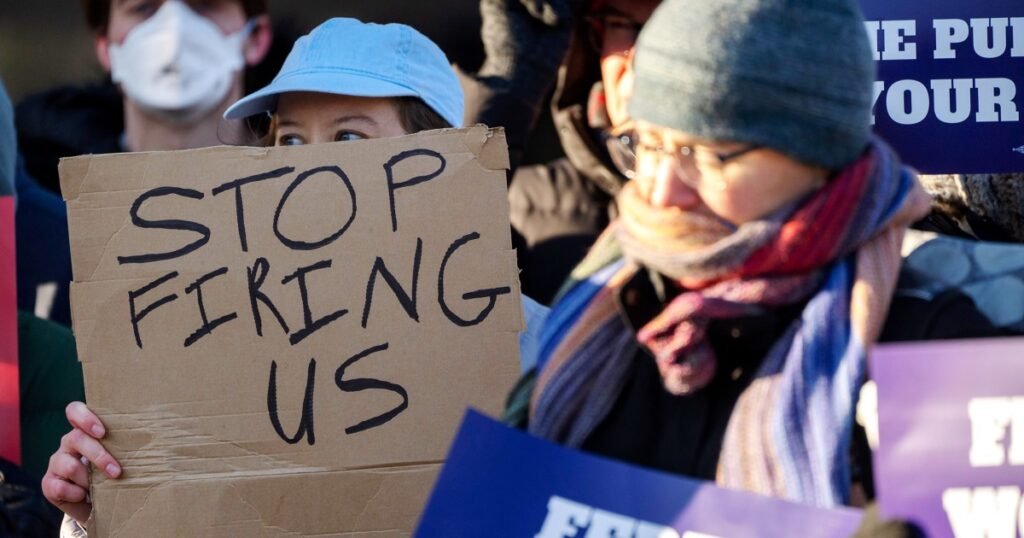 Appeals court halts rehiring of 24,000 federal workers
