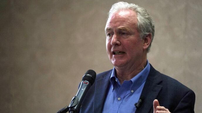 Chris Van Hollen meets with Kilmar Abrego Garcia in El Salvador