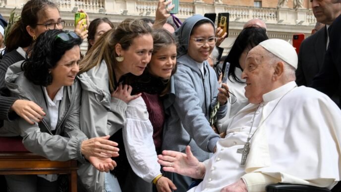 Convalescing Pope Francis opens Holy Week with in-person greeting in St. Peter's Square