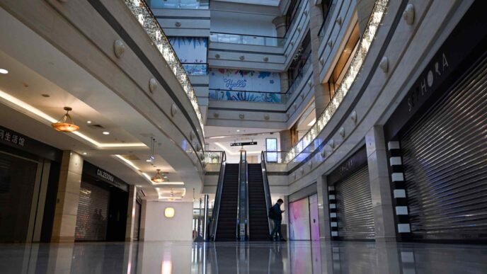 Corporate China posts second straight year of falling profits
