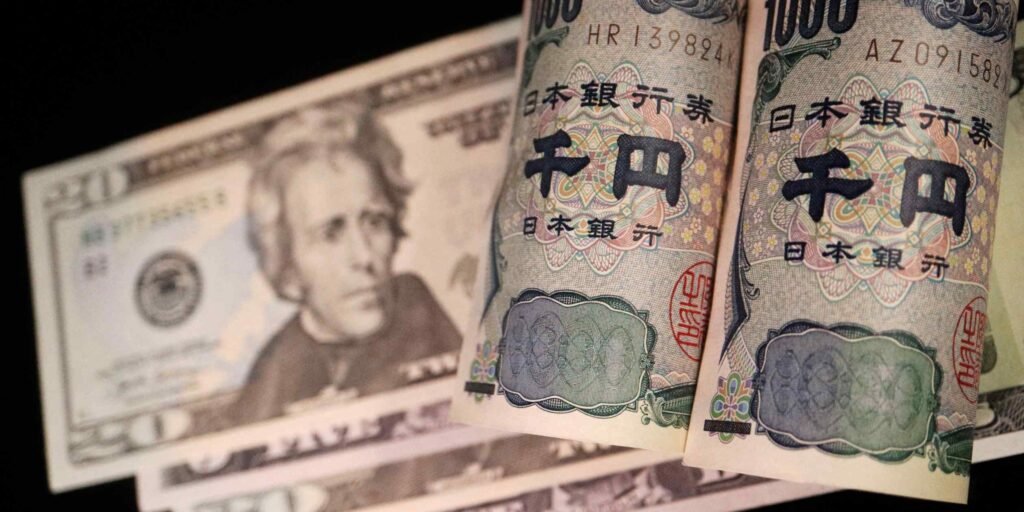 Dollar bears flee to yen as safe haven currency