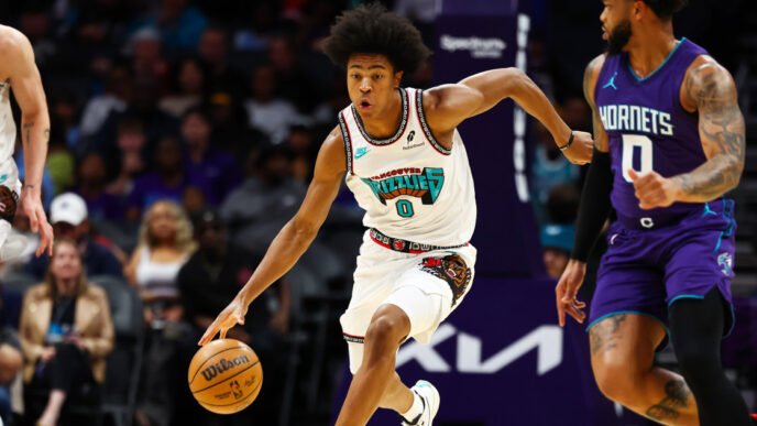 Grizzlies' Jaylen Wells sent to hospital after midair collision during dunk attempt