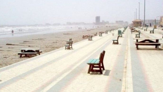 Heatwave eases in Karachi as sea breeze returns