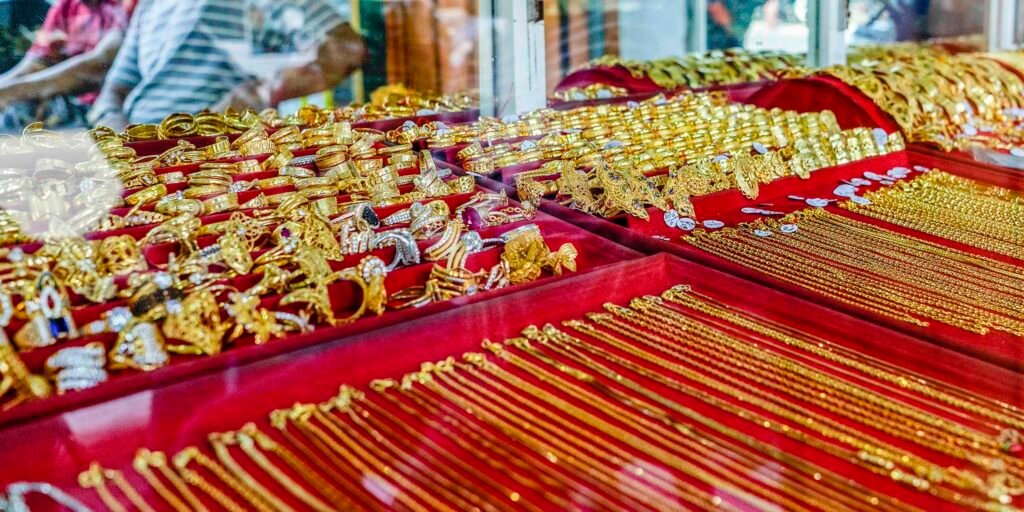 Indonesian gold miners eye shinier 2025 as prices shatter new records