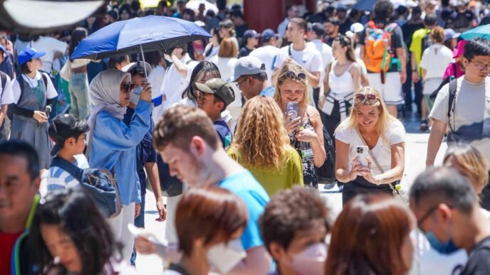 Japan travel agencies look abroad for growth as Japanese tourists stay home