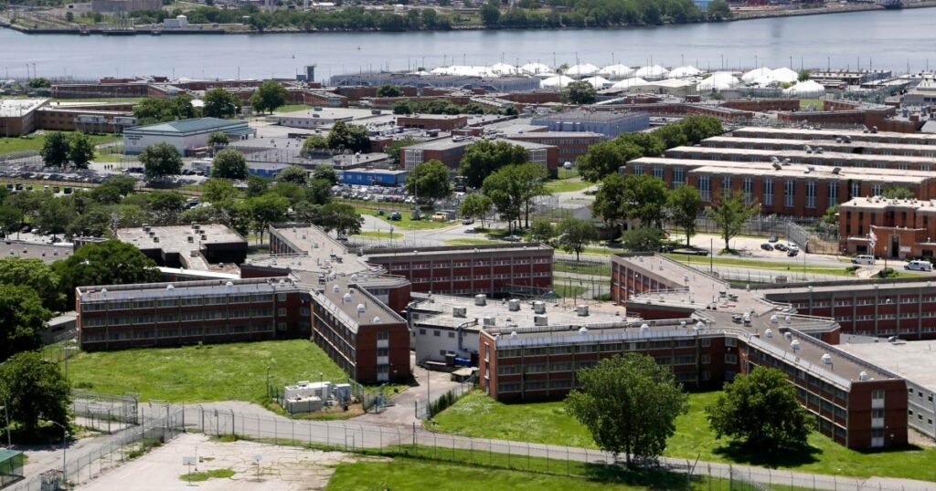 Judge temporarily blocks NYC mayor from allowing ICE agents on Rikers Island jail