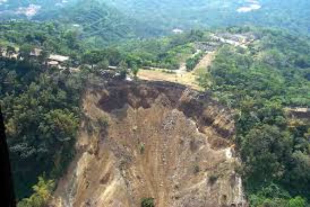 Landslide in Algeria; At least 4 dead and 13 injured