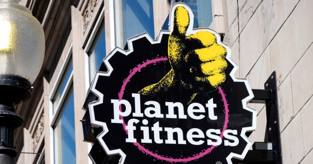 Lawsuit accuses Planet Fitness of refusing to help man who had heart attack near gym