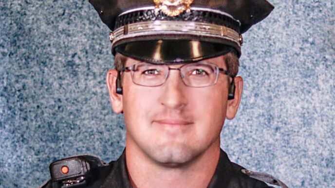 Man gets life sentence for killing New Mexico officer who had stopped to help him