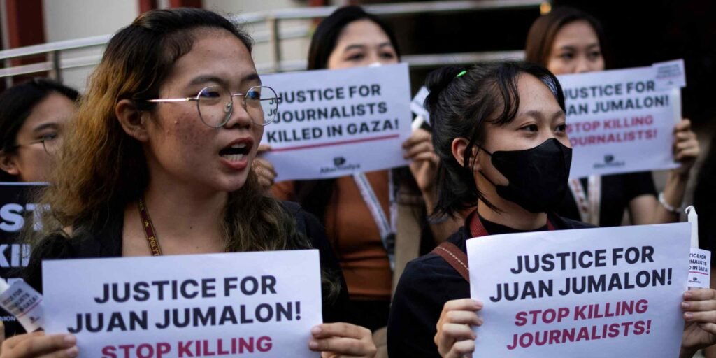 Marcos must end the war on the press that Duterte started