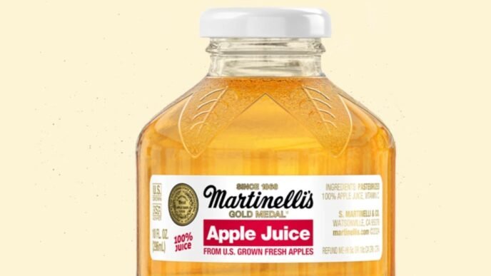 Martinelli's issues recall for more than 170,000 apple juice bottles for potentially toxic substance