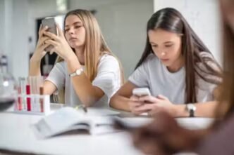 More than 90% of schools in England ban mobile phone use