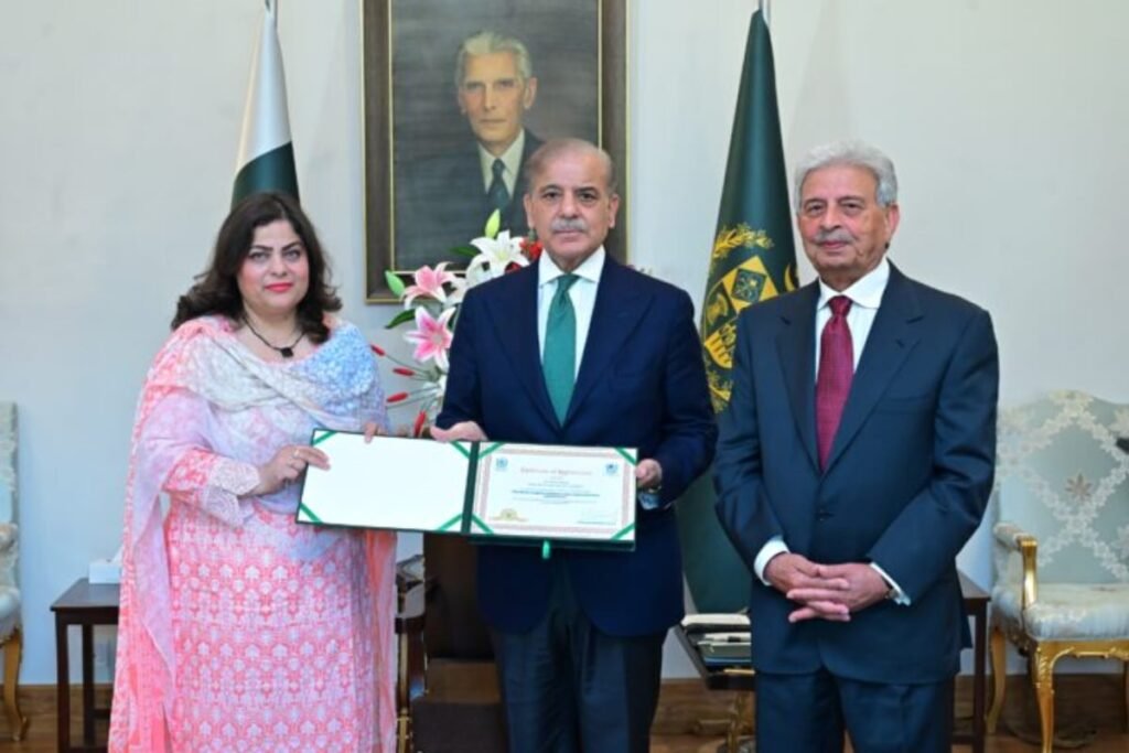 PM Shehbaz Praises HEC Project Director for Excellent Performance