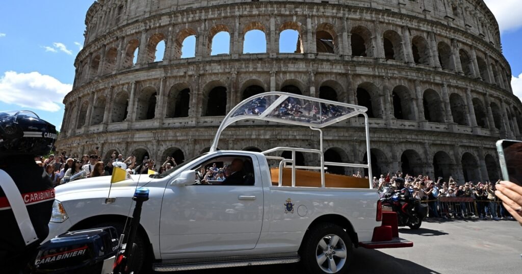 Pope Francis' coffin make its way through Rome to resting place