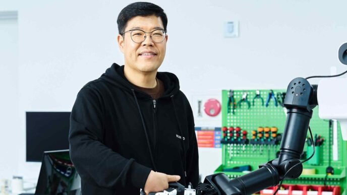 South Korean robot AI startup draws funding from ANA, KDDI, VC firms