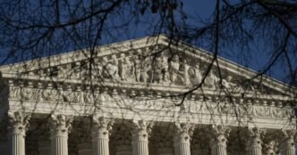 Supreme Court temporarily halts Venezuelan migrants deportation