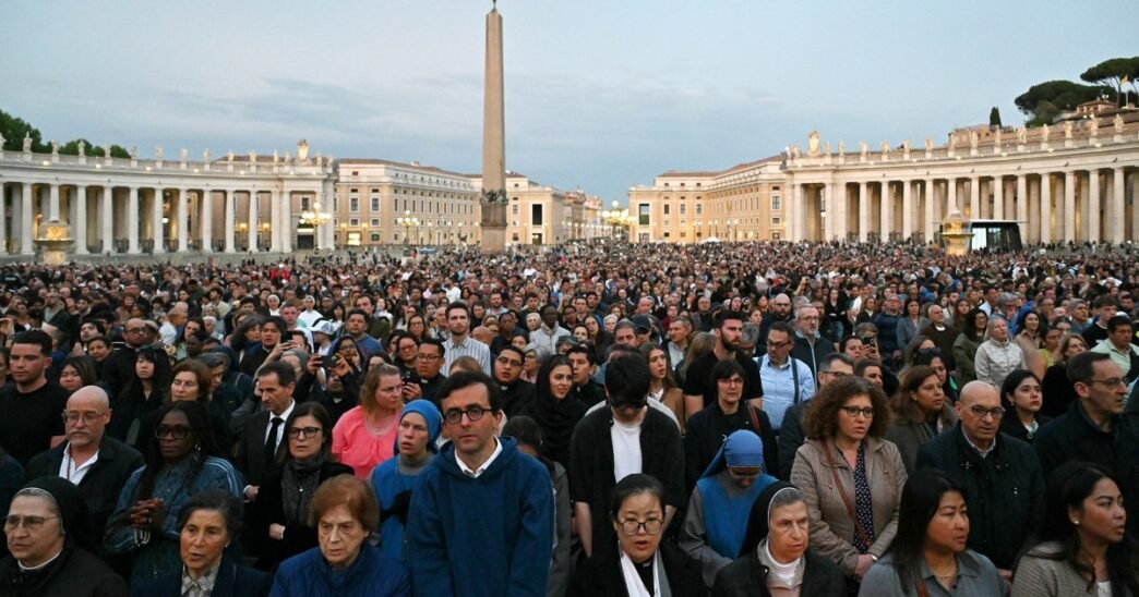 Tributes to Pope Francis pour in from around the world